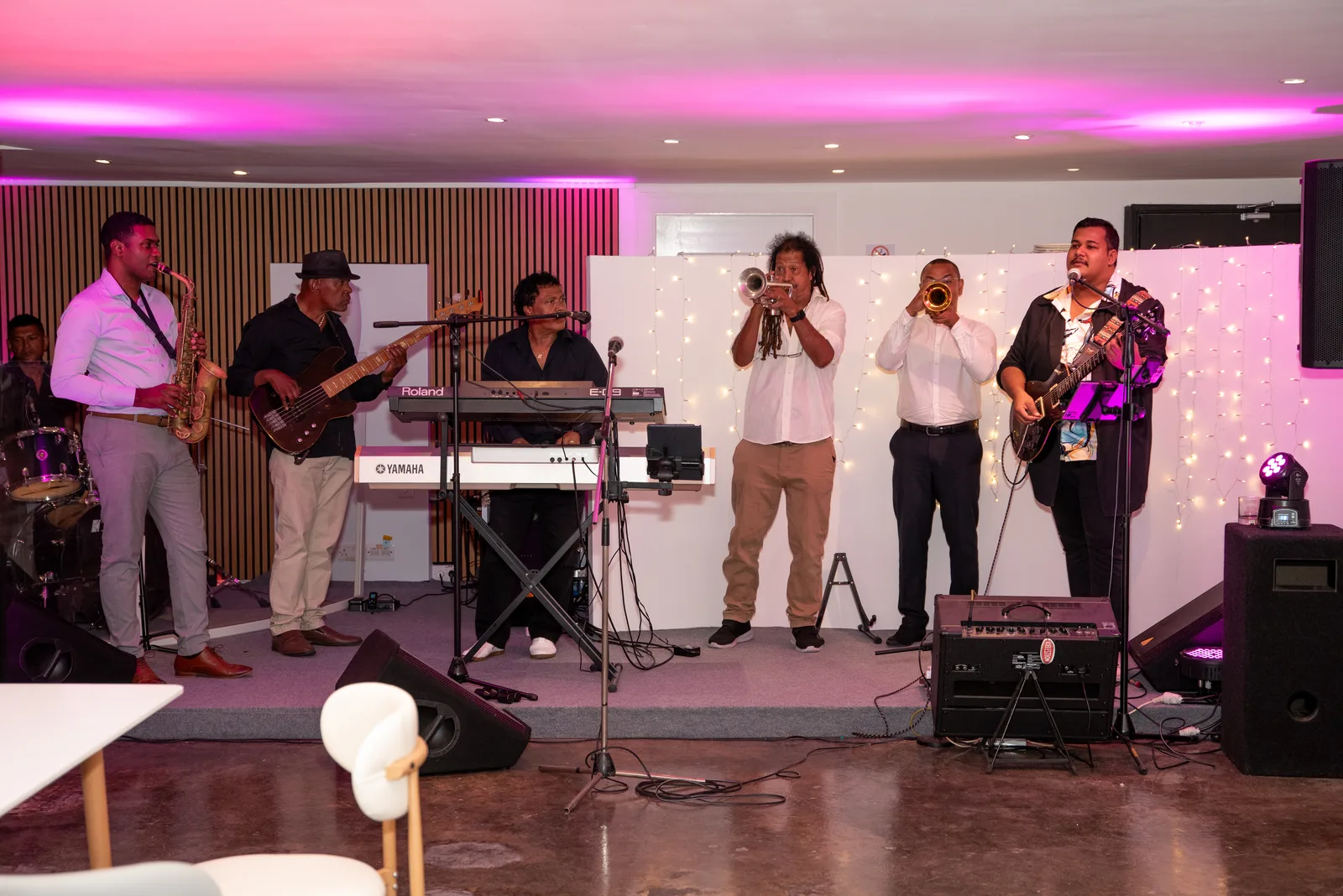 Groupe de musique live au Black Pirates
